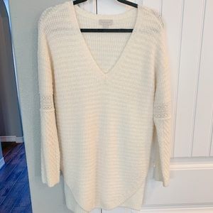 Hinge cream long sleeve with partial lace sleeve